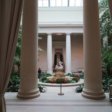 疲れたら中庭で休憩しましょう