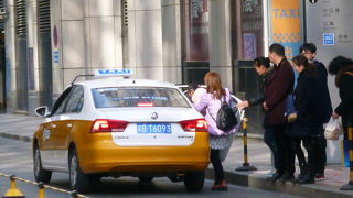 空港へはリムジンバスや列車が良いかも知れません