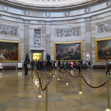 大勢の人たちがツアーに参加していました