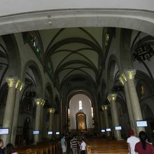 教会内部には自由に入れます