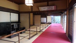 長屋門と庭園が特徴的な旧本陣