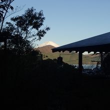 東屋越しの富士山