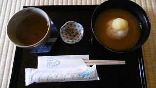 美しい石庭を眺めながら