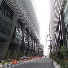 中央通りから南東方向の光景