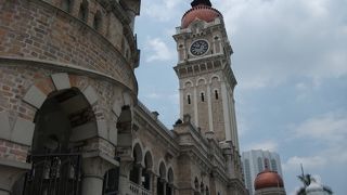 ムルデカスクエアの前