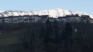 スイスのパノラマ風景・グリュイエール城【スイス情報.com】