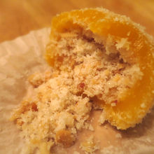 中には刻んだココナッツとピーナッツがごろごろ入っていました