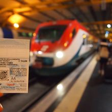 フィウミチーノ空港→テルミニまで、レオナルドエクスプレスで!