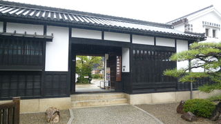 まずはここに入りましょう、入場無料！