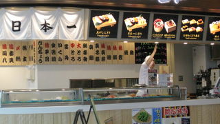 出国審査を終えてもおいしいお寿司が食べられる