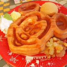 我が家では いつもおなじみミッキーワッフル！