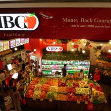 真っ赤な外観はとても目立ちます