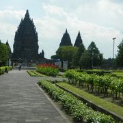 インドネシア最大のヒンドゥー寺院です。