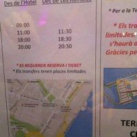 ランブラス通りへのシャトルバス(６ユーロ)の時刻表