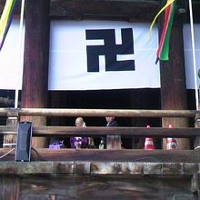 下からこの写真を撮ってすぐに御印文頂戴の列に並びました