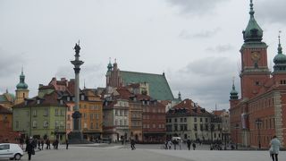 ワルシャワの旧市街と新市街とし１９８０年に世界遺産／文化遺産に登録されている地区です。
