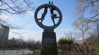 菖蒲池の眺めの良い場所に