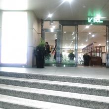 小山の駅ビルです