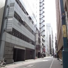 人っ子一人通っていないような通りでした