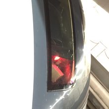 フロントガラスはヒビだらけ