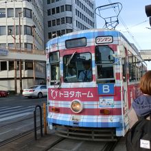 青Ｂ系列表示の市電が行きました。