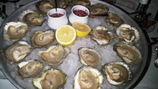 激ウマソースで食べる新鮮な牡蠣