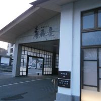 青森屋の入口です。