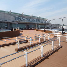 TOKYO INTERNATIONAL AIRPORTの文字