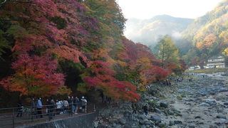 紅葉シーズンは大渋滞