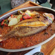 メインでオーダーしたその日の魚料理（二人分）