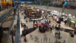 夜中も人でいっぱい！