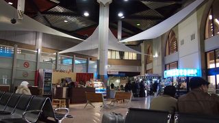 到着ロビーがとてもぼろかった