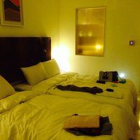 スーツケースを２個広げるとあまり自由に歩けません