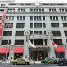 日本橋三越・本館正面