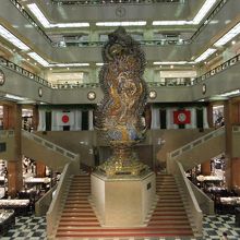 日本橋三越・本館中央に鎮座する「天女像」