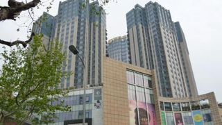 地下鉄に直結し、雨の日でもアクセスしやすい。