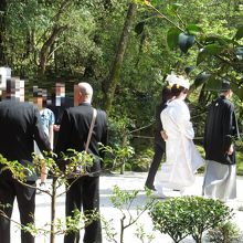 結婚式が何組も…