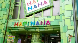 みやげ物屋や吉本の劇場もありました