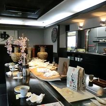 広々とした試食コーナー