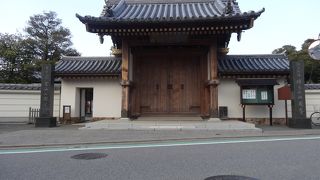 その名の通りお地蔵さんが縛られています