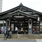 独特な雰囲気の駅、京王線が安くて便利