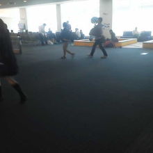 搭乗ゲート近くにお子様エリアも混んでいた