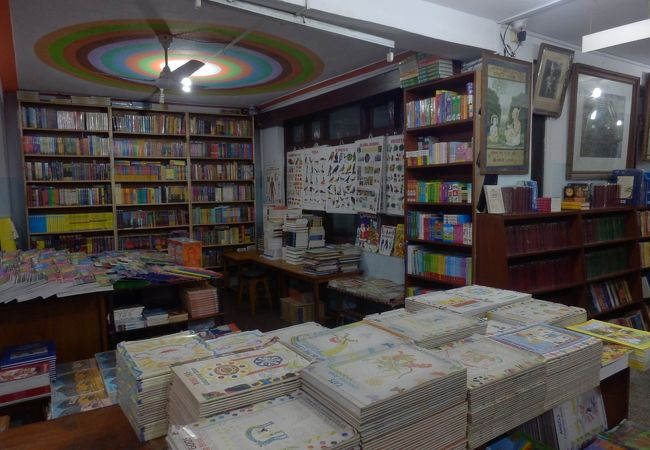 タメル地区で有名な本屋さん