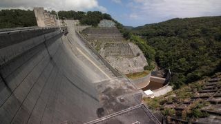 県内最大の重力式コンクリートダム