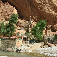 渓流と崖がきれいですが・・・残念ながらクローズ。。