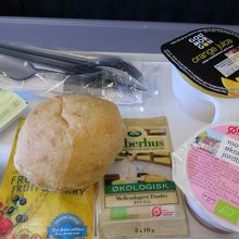 成田到着前の朝食です！！