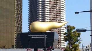 黄金のモニュメントですね。