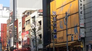 ギター屋さんがずらり