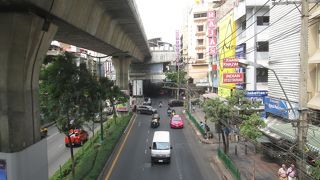 ソイ８はナナ駅からすぐ