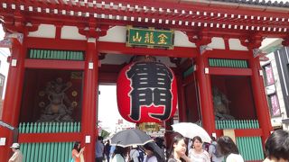 マッチョなお兄さんたちも人力車で待機　記念撮影の嵐